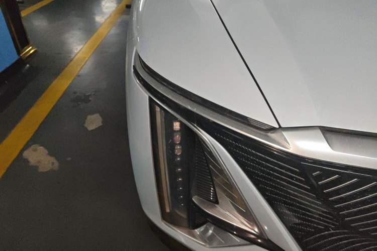 Used Cadillac LYRIQ 2022 Rear-Drive Long-Range Luxury Edition Right Front Headlight