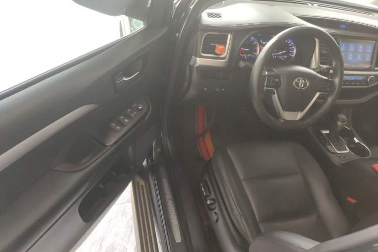 Used Toyota Highlander 2018 2.0T Four-Wheel Drive Luxury Version 7 Seats China VI Standard
