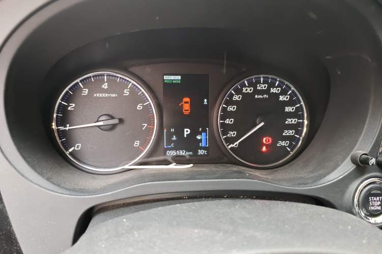 Used Mitsubishi Outlander 2016 2.4L 4x4 Luxury Edition 7-Seater Instrument Cluster