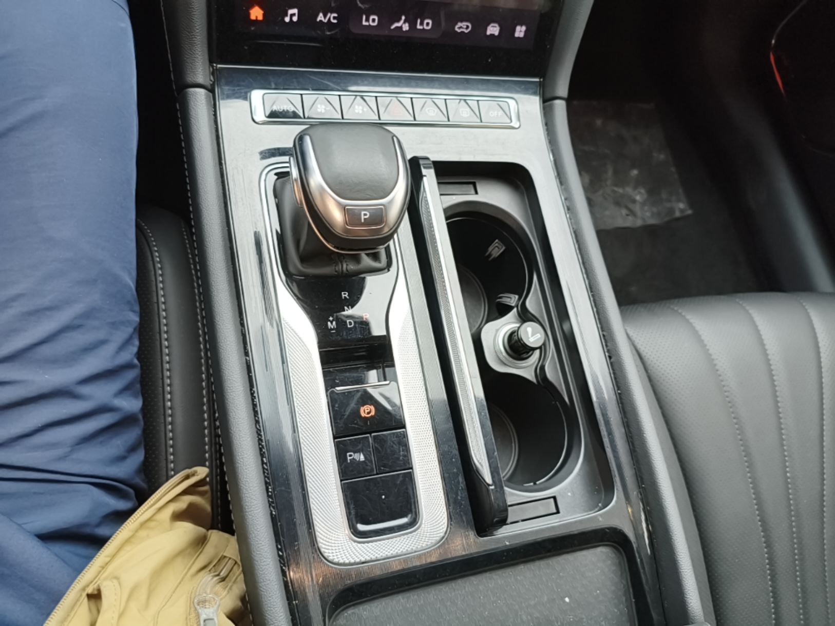Hongqi H5 2024 1.5T DCT Smart Connect Flagship Edition - Chinese Trim Yun — снимка 16