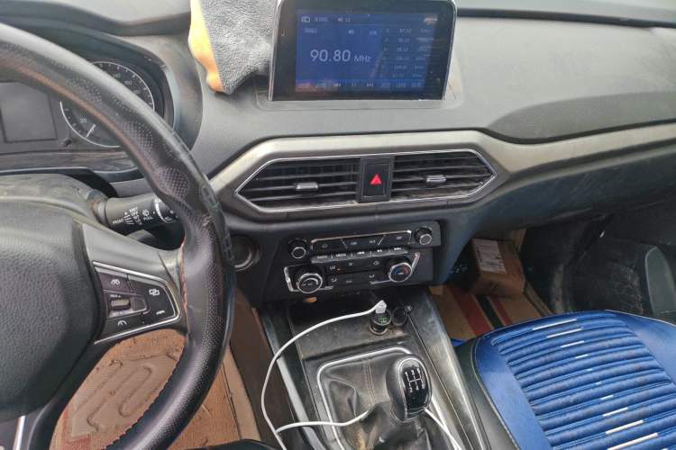 Used Dongfeng Fengon S560 2019 1.8L Manual Urban Model
