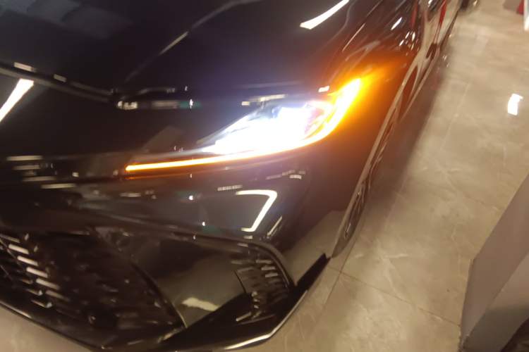 Used Toyota Camry 2026 Model Dual-Engine 2.0HSE Sport Lite Edition