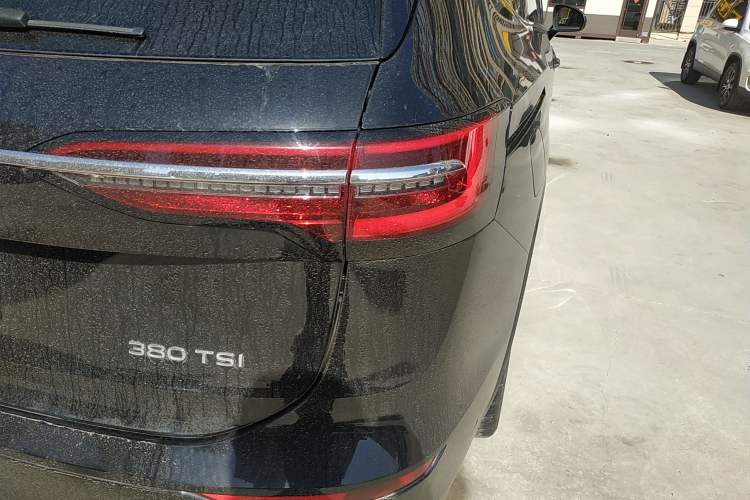 Used Volkswagen Viloran 2024 380TSI Premium Edition
