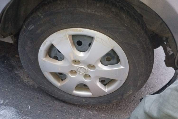 Used FORTHING Joyear 2012 XL 1.5L Manual Comfort Model Right Front Wheel Hub