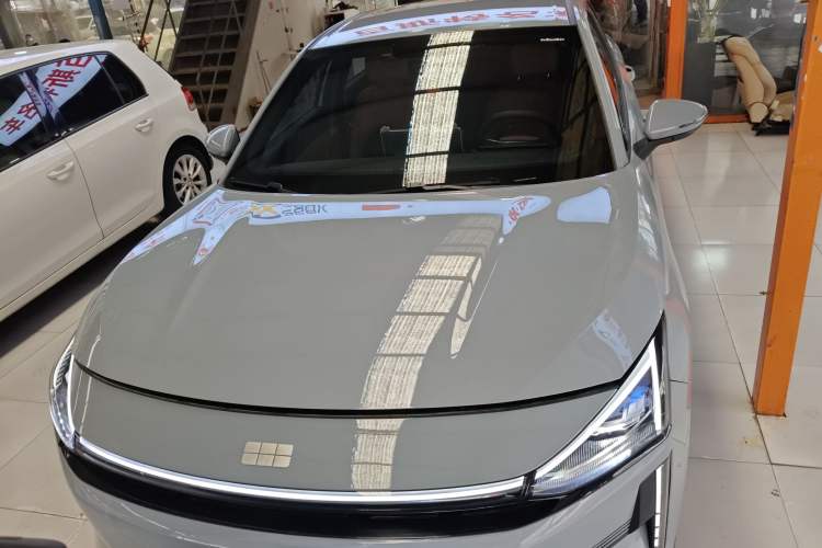 Used Geely Galaxy L6 2025 EM-i 140km Long-Range Version Front