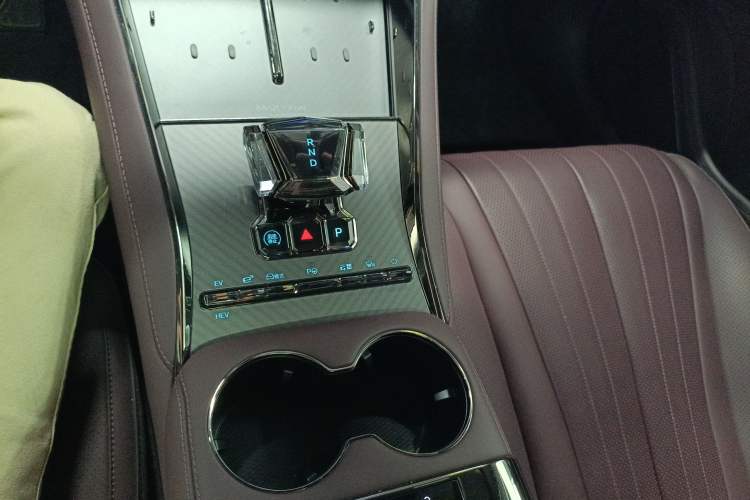 Used Denza Z9GT 2024 1100 4x4 Ultra First Edition Gear Lever