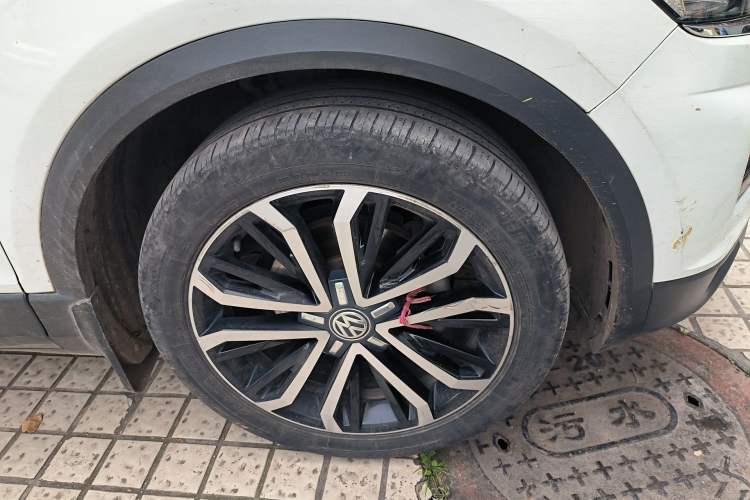Used Volkswagen T-ROC 2020 280TSI DSG Two-Wheel Drive Comfort Version Right Front Wheel Hub