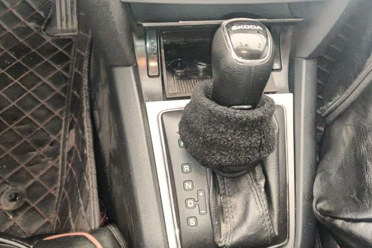 Used Skoda Octavia 2014 1.6L Automatic Yijie Edition Gear Lever