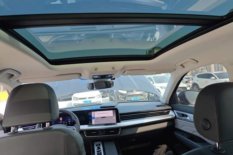 Used Volkswagen Tavendor 2024 Facelifted 380TSI All-Wheel Drive R-Line Cruise Premium Edition