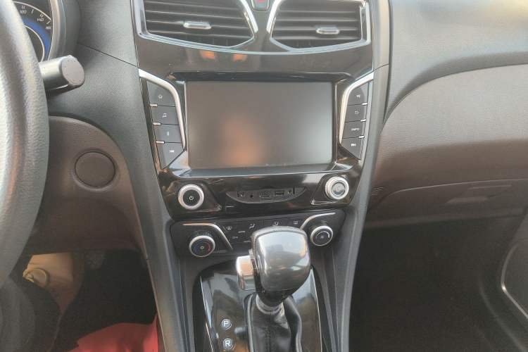 Used Haima V70 2016 1.5T Automatic Comfort & Enjoyment Version 7 Seats