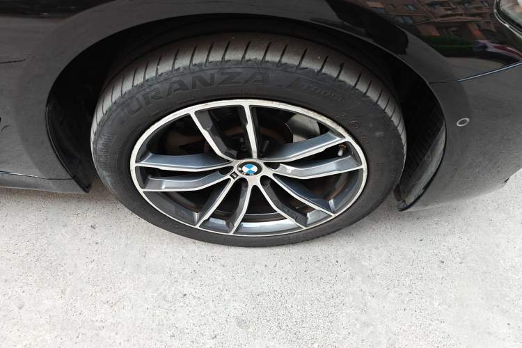 Used BMW 5 Series 2021 525Li M Sport Package Right Front Wheel Hub