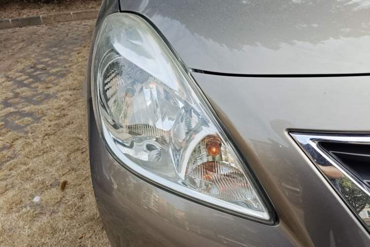 Used Nissan Sunny 2011 1.5XE CVT Comfort Edition Right Front Headlight