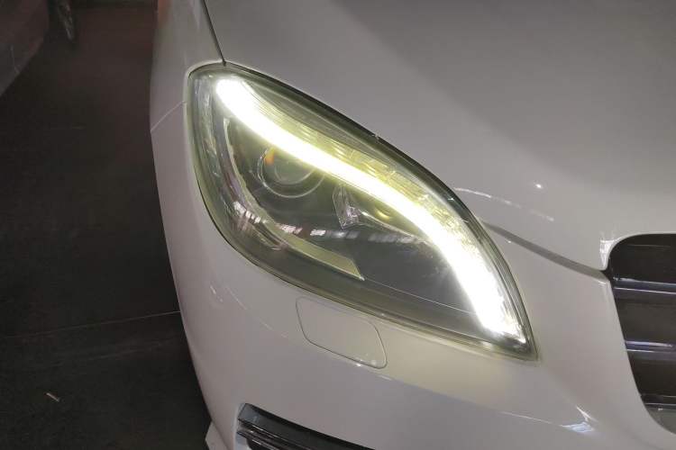 Used Mercedes-Benz M-Class 2012 ML 350 Sport Edition Right Front Headlight