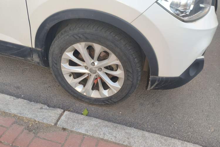 Used Brilliance V3 2016 1.5L Manual Comfort Model Right Front Wheel Hub