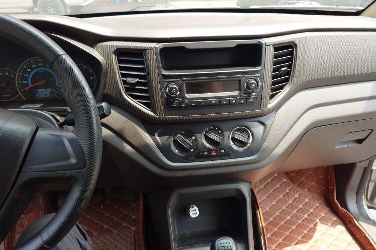 Used Wuling Hongguang V 2019 1.5L Standard Version China VI LAR