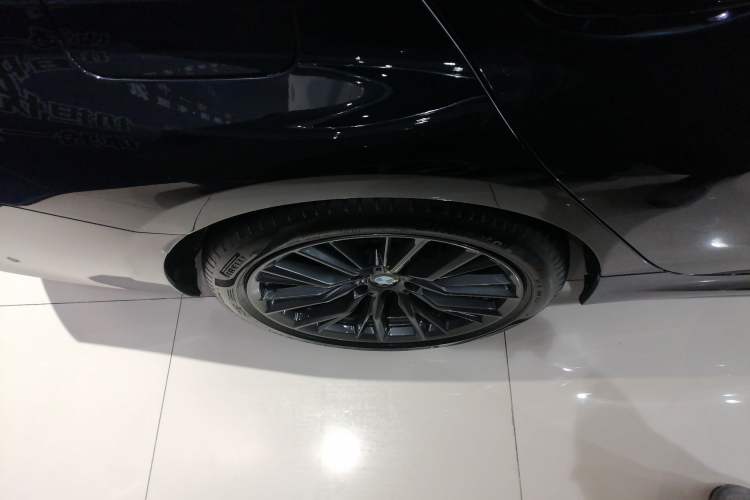 Used BMW 3 Series 2023 325Li M Sport Night Edition Package Right Rear Wheel Hub