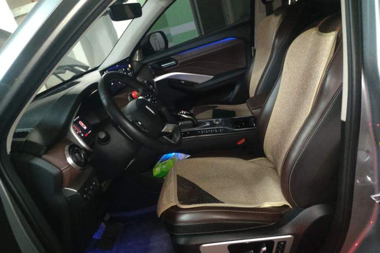 Used Wey VV6 2021 2.0T Two-Wheel Drive Smart Plus