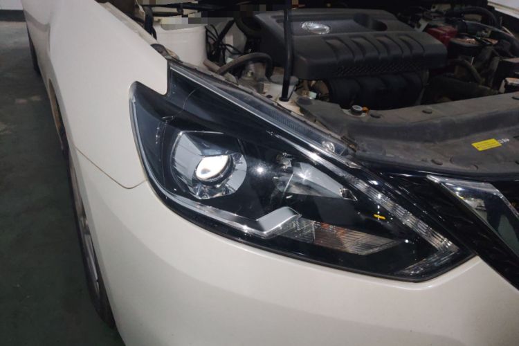 Used Nissan Sylphy 2019 1.6XV CVT Smart Connect Luxury Edition China VI Standard Right Front Headlight