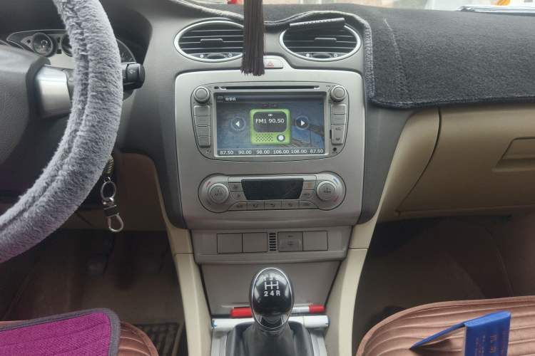 Used Ford Focus 2013 Hatchback Classic 1.8L Manual Fashion Edition
