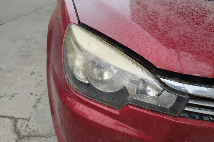 Used Soueast V3 Lingyue 2012 Revised Version 1.5L Manual – Style Edition
