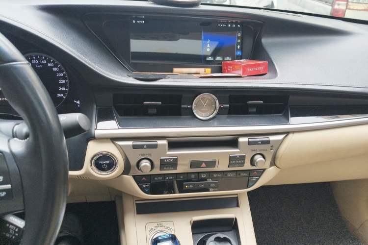 Used Lexus ES 2014 300h Elite Edition Audio And AC Panel