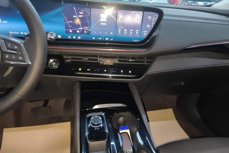 Used Buick Envision 2025 Encore Plus 28T Two-Wheel-Drive Platinum Edition
