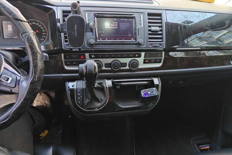 Used Volkswagen Multivan 2018 2.0 TSI Four-Wheel Drive Comfort Edition 7-Seater Audio And AC Panel