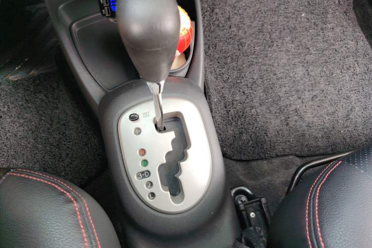 Used Toyota Yaris 2009 1.6E Automatic Comfort Edition Gear Lever