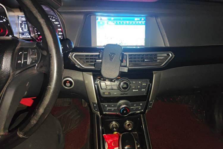 Used Zotye Domy X5 2015 1.5T CVT ZhiXian Model China IV Standard Audio And AC Panel