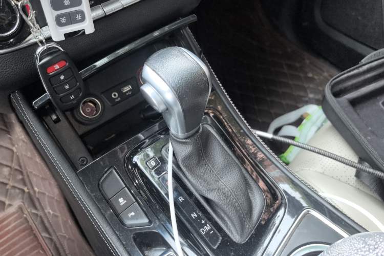 Used Baojun 730 2017 1.5T DCT Fashion Edition 7-Seater China V Emission Standard Gear Lever