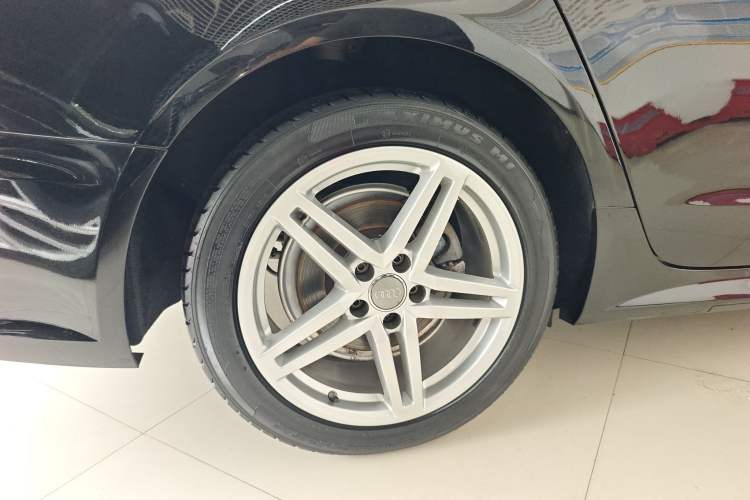 Used Audi A6L 2018 30th Anniversary Edition 30 FSI Style Model Right Rear Wheel Hub