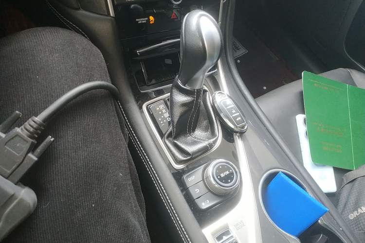 Used Infiniti Q50L 2015 2.0T Comfort Edition Gear Lever