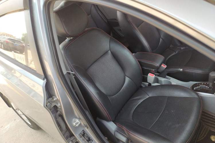 Used Hyundai Verna (older generation) 2014 1.4L Automatic Smart GLS Right Front Seat