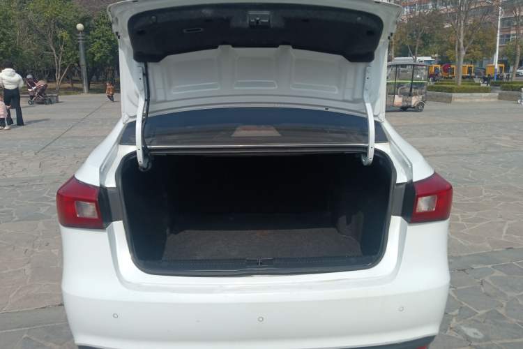 Used Roewe 360 2015 1.5L Automatic Luxury Edition
