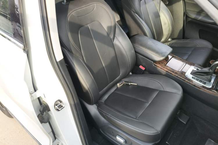 Used Hanteng X7 2016 2.0T DCT Luxury Edition Right Front Seat