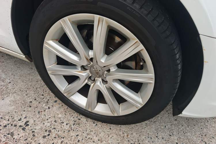 Used Audi A6L 2014 TFSI Standard Model Right Front Wheel Hub