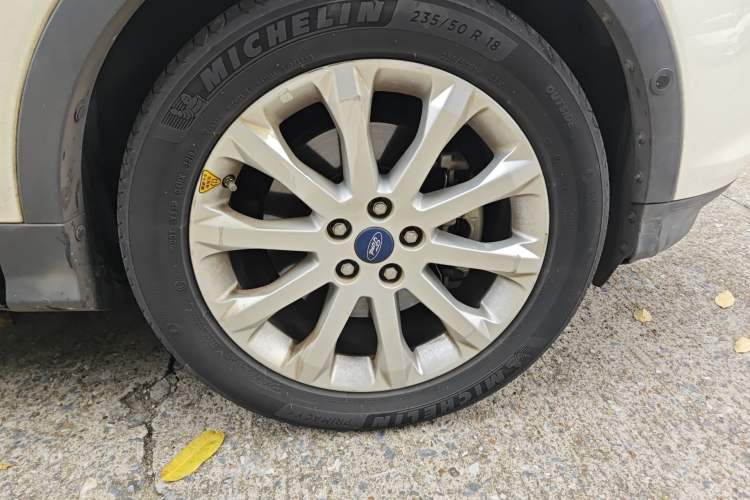 Used Ford Kuga 2013 2.0L GTDi Four-Wheel Drive Premium Model Right Front Wheel Hub