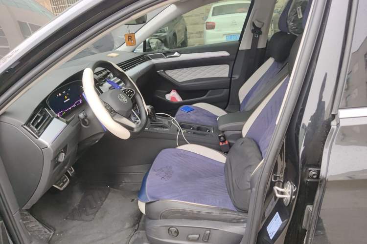 Used Volkswagen Magotan 2024 2 Million Units Zhongxiang Version 330TSI DSG Luxury Edition
