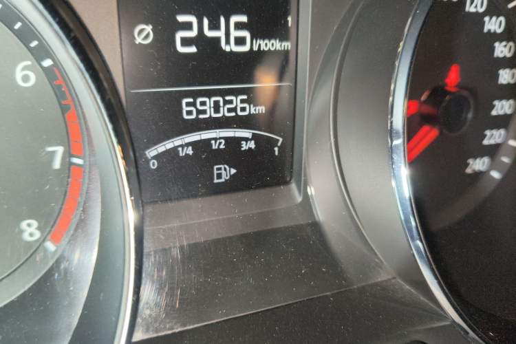 Used Volkswagen Lavida 2015 1.6L Automatic Comfort Edition Odometer Close Up