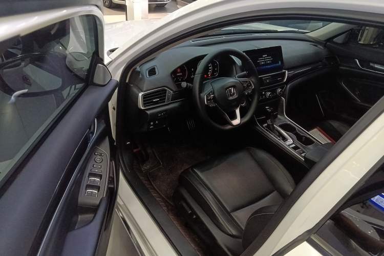 Used Honda Accord 2022 260TURBO Phantom Night · Prestige Edition Driver Seat