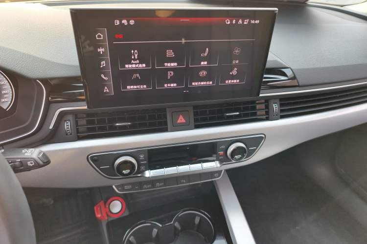 Used Audi A4 2023 Avant 40 TFSI Fashionable and Dynamic Model Audio And AC Panel
