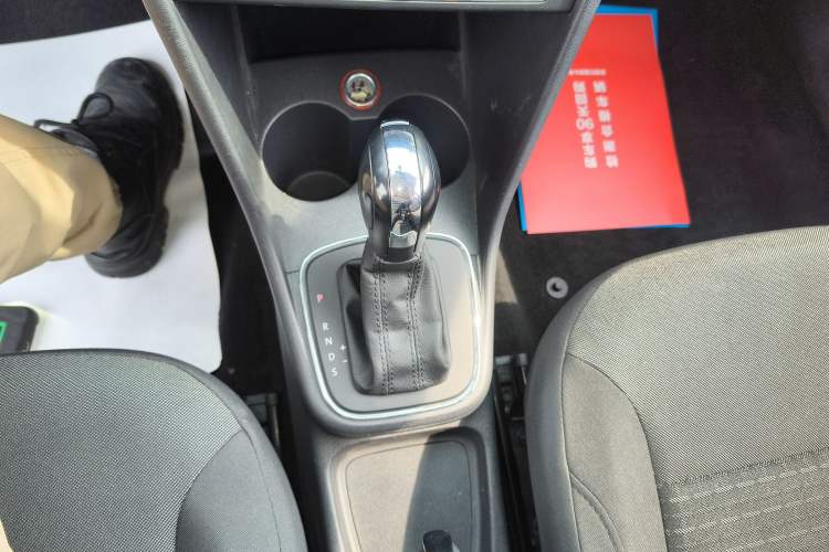 Used Volkswagen Polo 2014 1.6L Automatic Comfort Edition Gear Lever