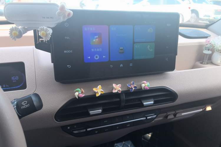 Used Geely Galaxy Panda 2024 Panda Mini 200km Endurance Bear Audio And AC Panel