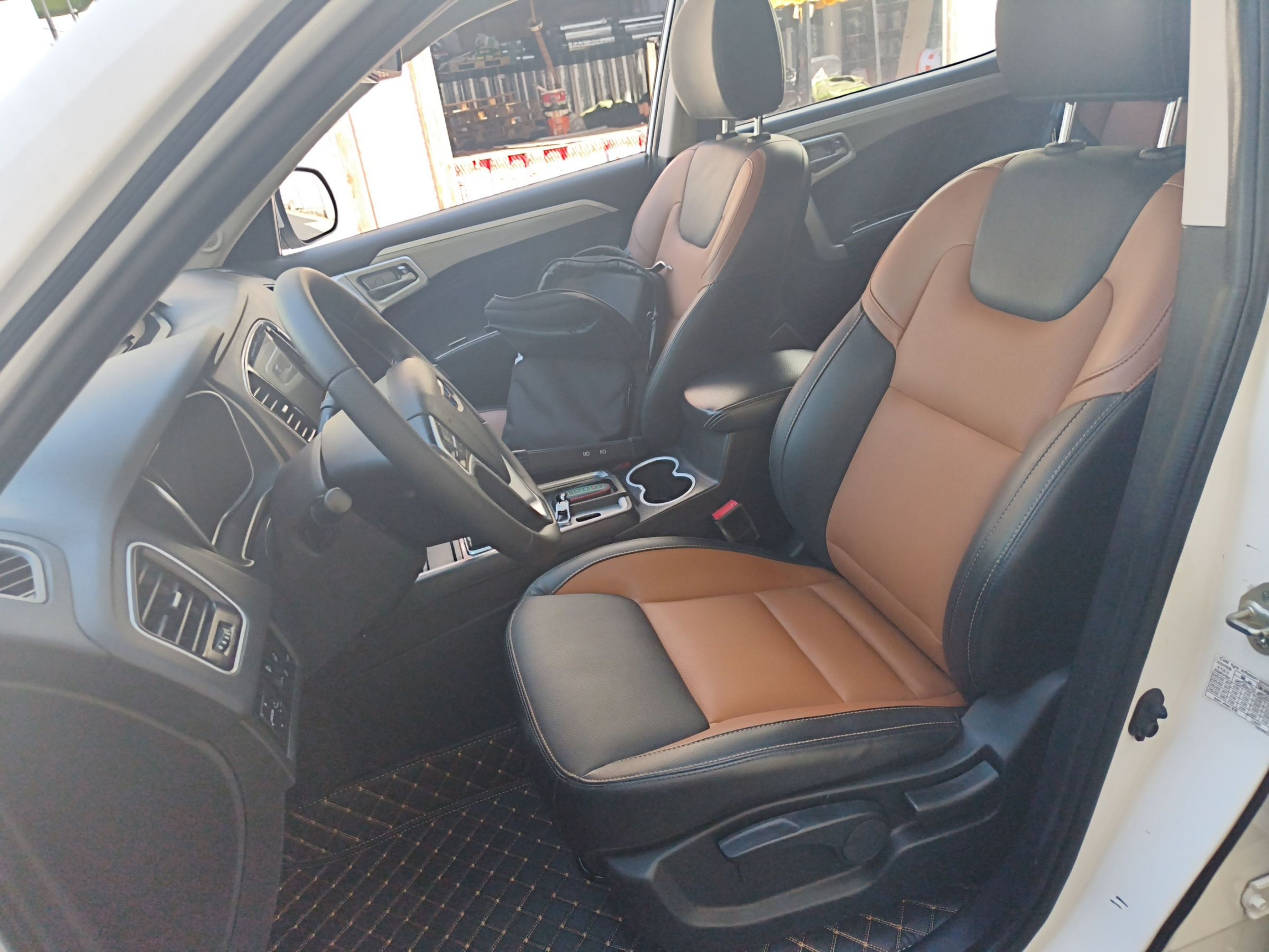 Переднее сиденье в автомобиле