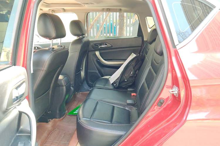 Used CHANGAN CS35 2012 1.6L Automatic Luxury Version China IV Standard Left Rear Seat