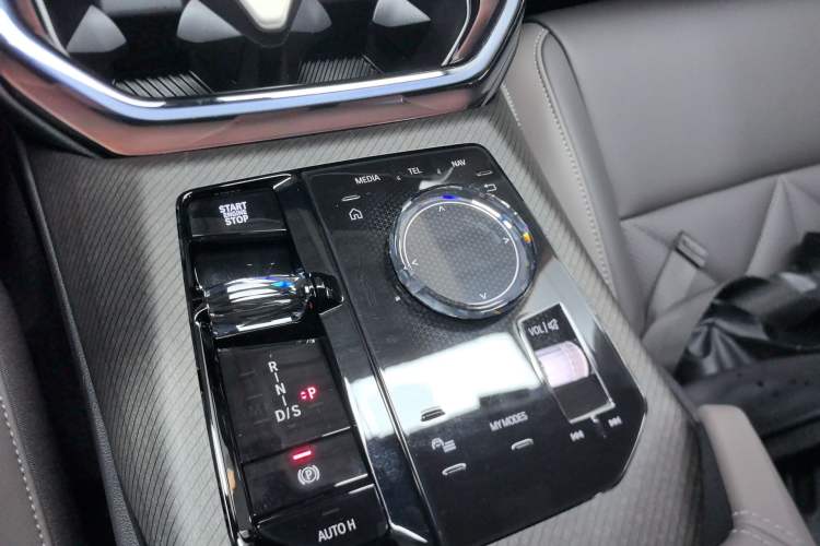 Used BMW X3 2025 xDrive30L Luxury Edition M Sport Package Gear Lever