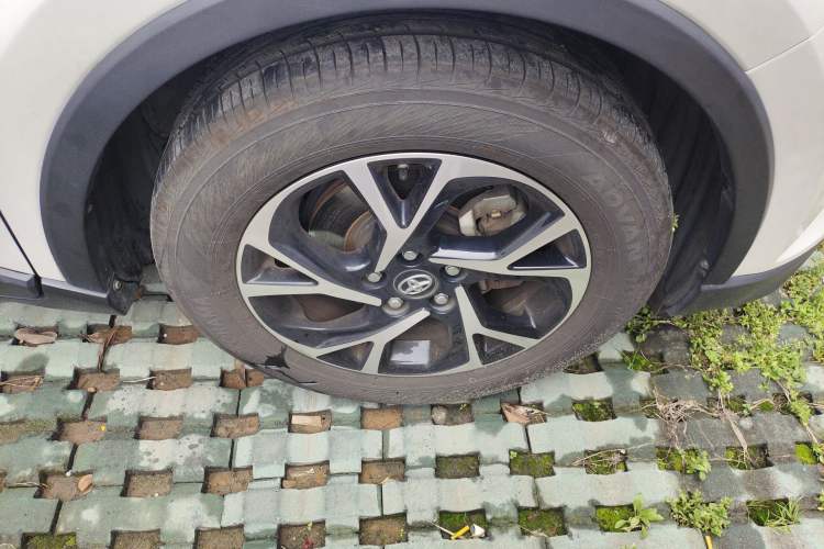 Used Toyota C-HR 2020 2.0L Luxury Edition Right Front Wheel Hub