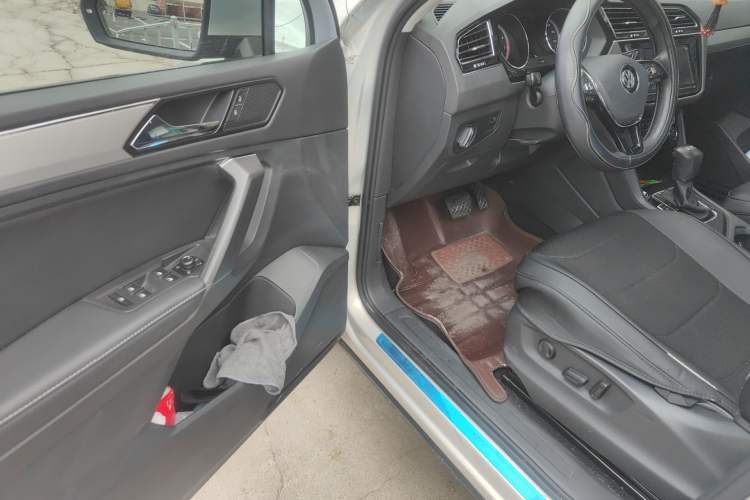 Used Volkswagen Tiguan L 2019 Revised Version 330TSI Automatic Two-Wheel Drive Panoramic Comfort Edition China V Standard Driver Seat