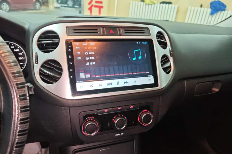 Used Volkswagen Tiguan 2016 280TSI Automatic Two-Wheel-Drive Silk Road Style Edition Audio And AC Panel