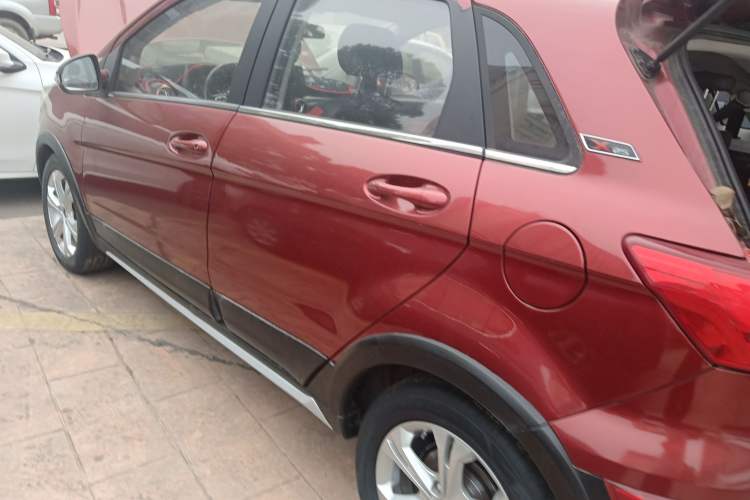 Used BAIC Senova X25 2015 1.5L manual Comfort trim level